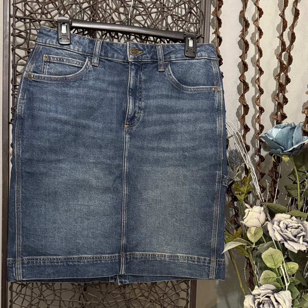 Lee Jean Skirt Size Medium - Picture 2 of 6